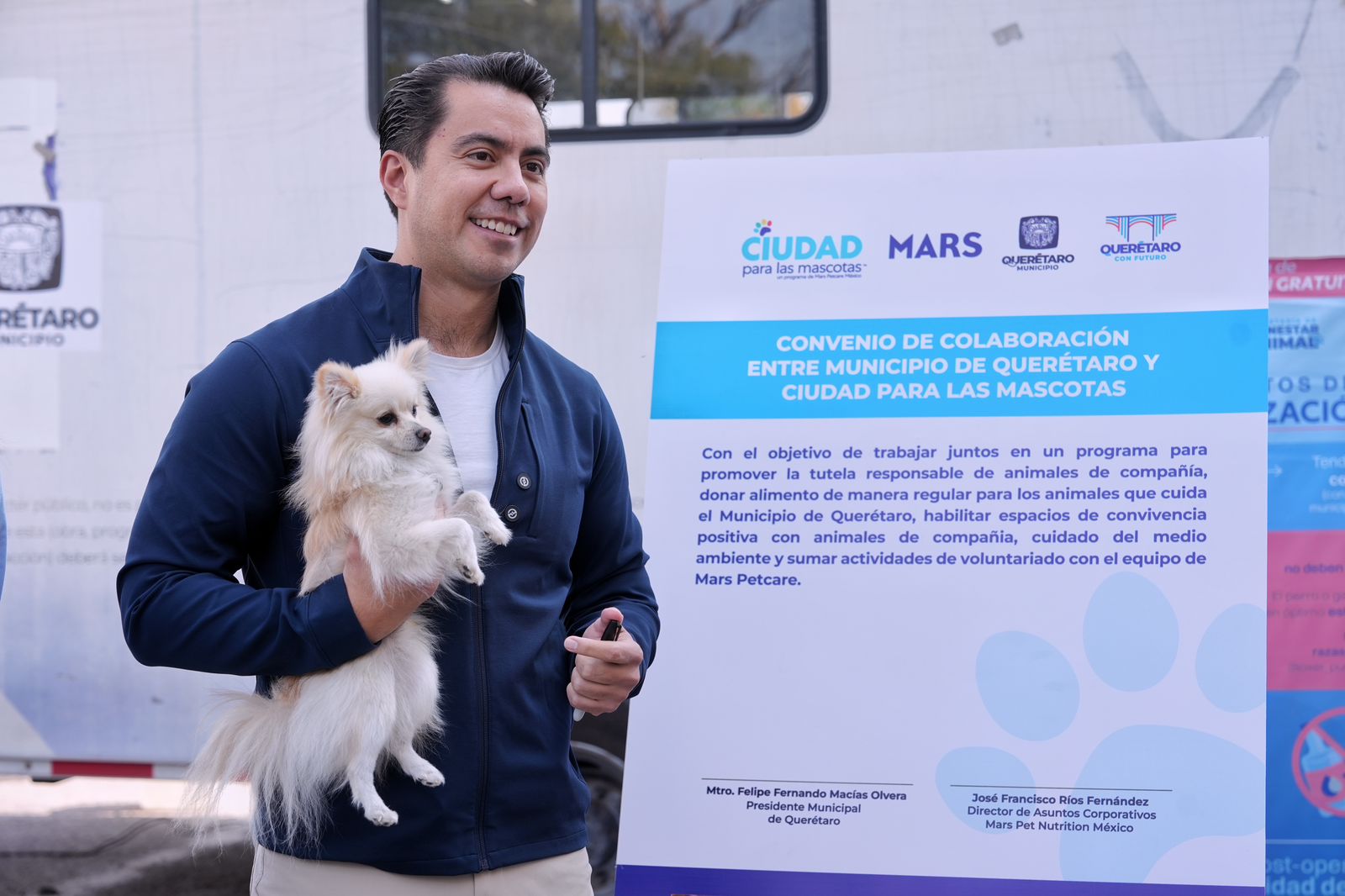 Imagen de Firma Felifer Macías convenio de colaboración entre el municipio de Querétaro y Mars Petcare México 2