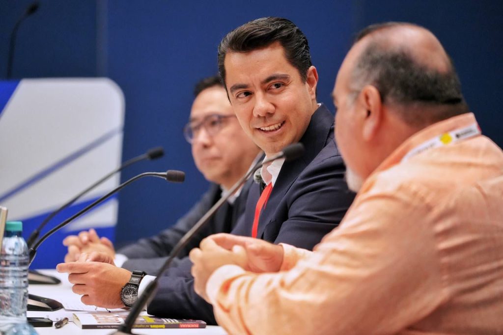 Imagen de Presenta Felifer Macías el libro “Querétaro, mi inspiración” en la FIL de Guadalajara 2025 22