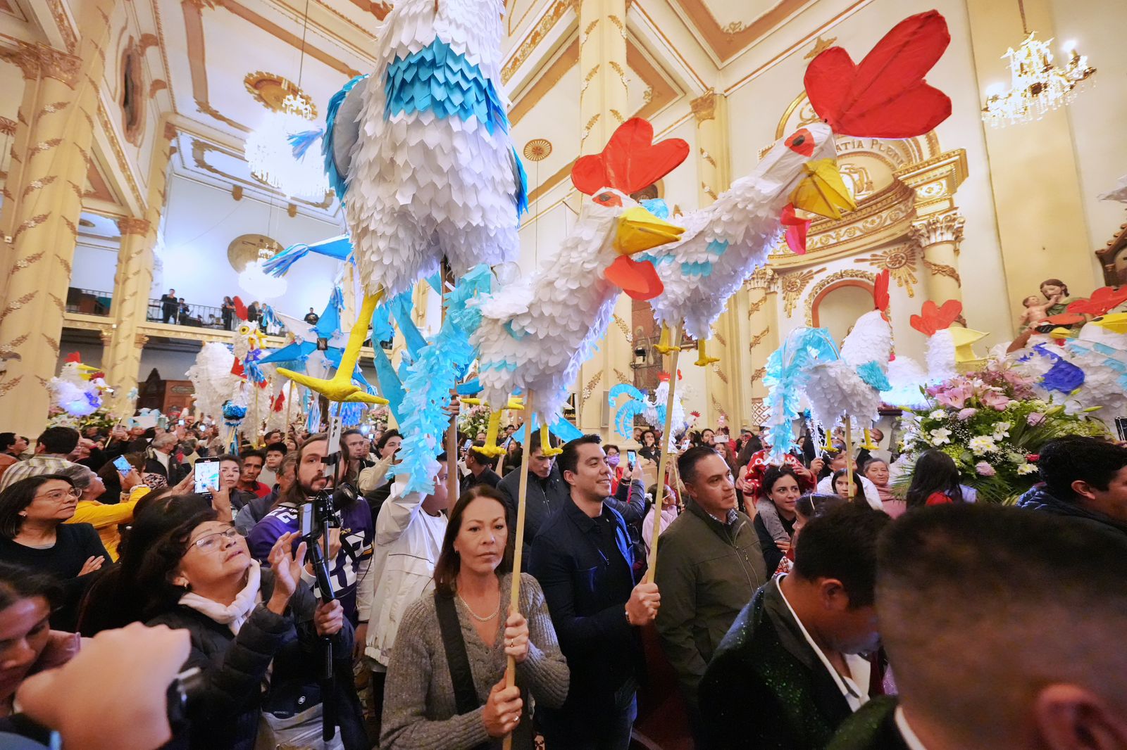 Imagen de Asiste Felifer Macías al tradicional Gallo, Noche de Estrellas 2