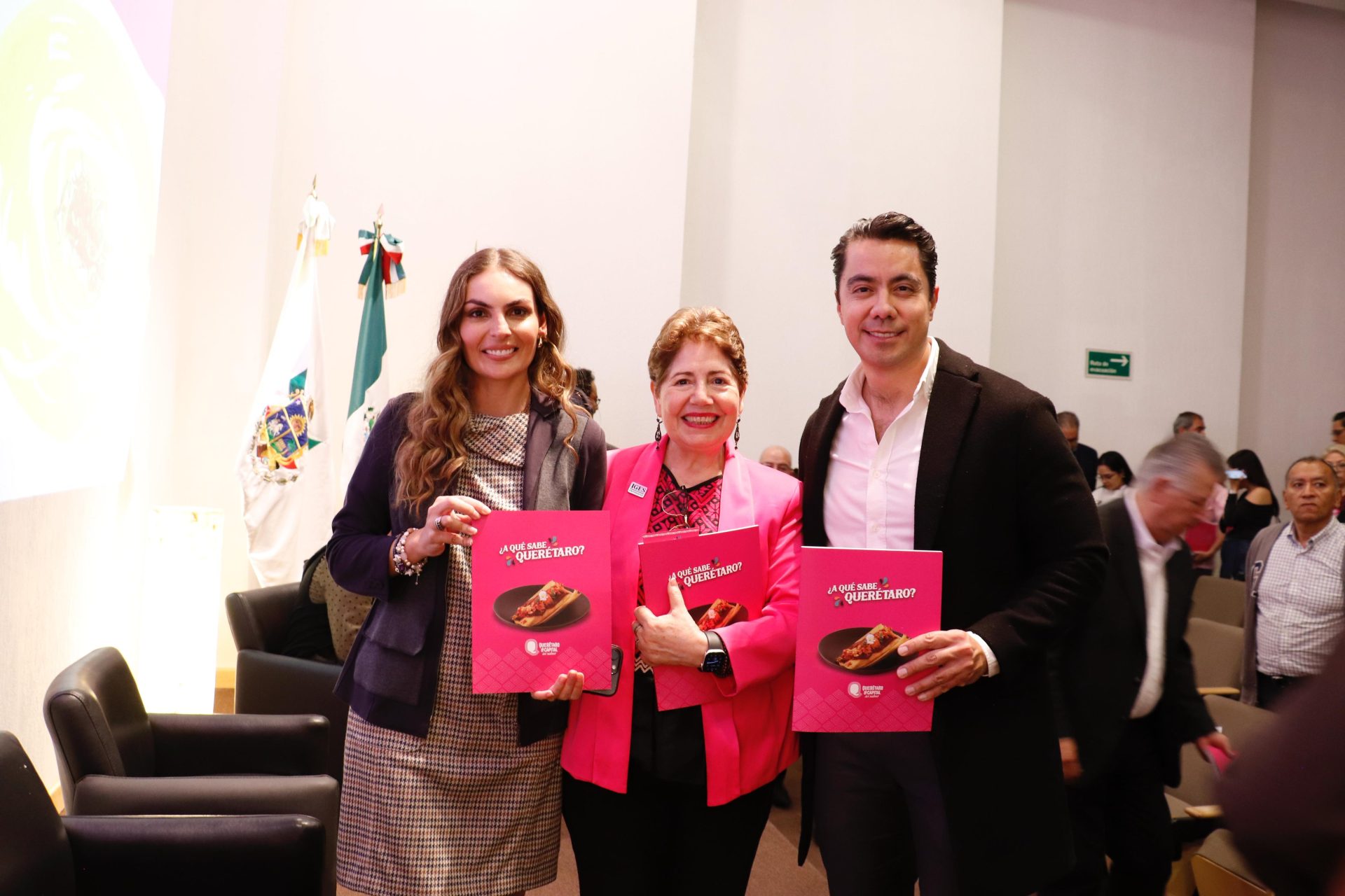 Imagen de Encabeza Felifer Macías la presentación del libro ¿A qué sabe Querétaro? 4