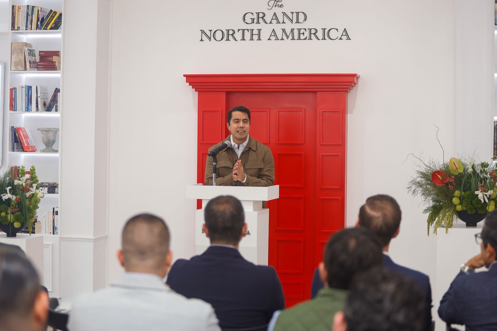 WhatsApp Image 2025-12-13 at 4.01.55 PM(3) Imagen de Acude Felifer Macías a la inauguración del Centro de Liderazgo Leadership Center “The Grand North America” 2