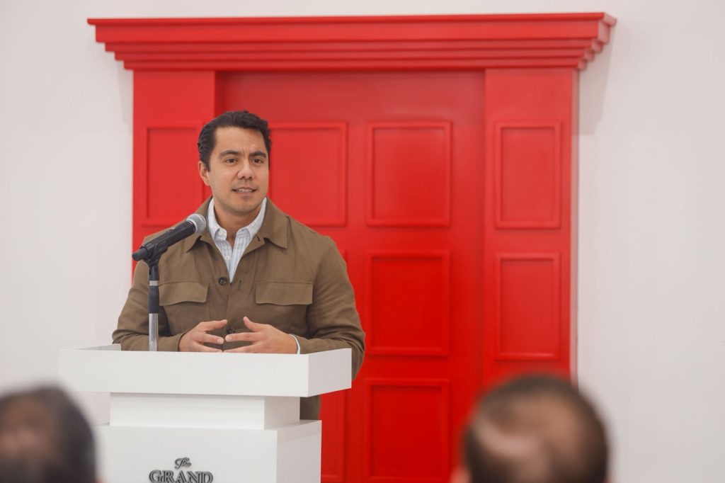 Imagen de Acude Felifer Macías a la inauguración del Centro de Liderazgo Leadership Center “The Grand North America” 4