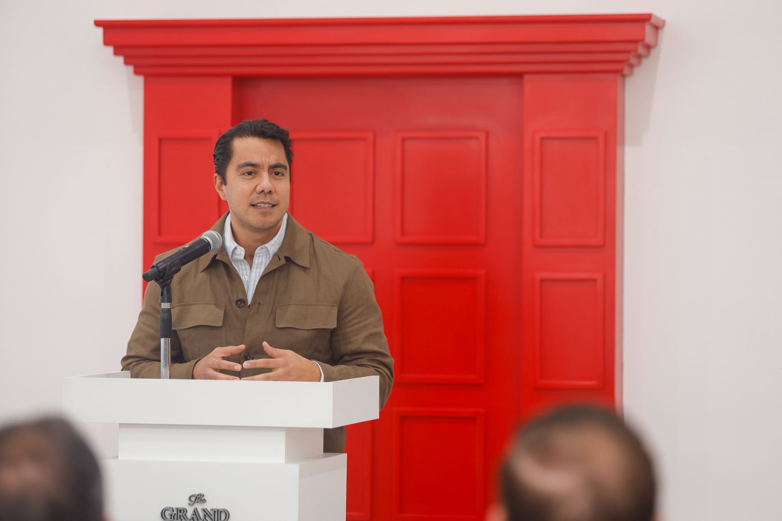 WhatsApp Image 2025-12-13 at 4.01.55 PM(4) Imagen de Acude Felifer Macías a la inauguración del Centro de Liderazgo Leadership Center “The Grand North America” 1