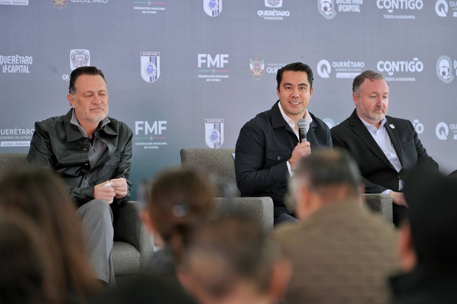 WhatsApp Image 2025-12-16 at 2.05.34 PM Imagen de Asiste Felifer Macías a la presentación del partido entre la Selecciones de México e Islandia 4