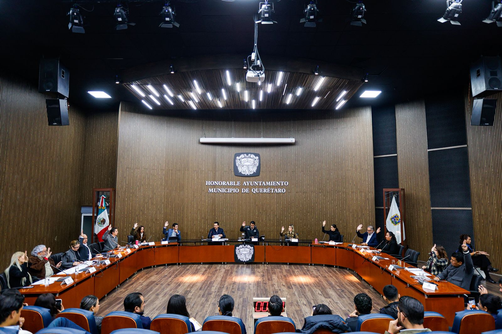 WhatsApp Image 2025-12-16 at 2.32.47 PM Imagen de Ayuntamiento de Querétaro aprueba programas De la Mano Por tu Seguridad, Orientatel y AsistenciaApp 3