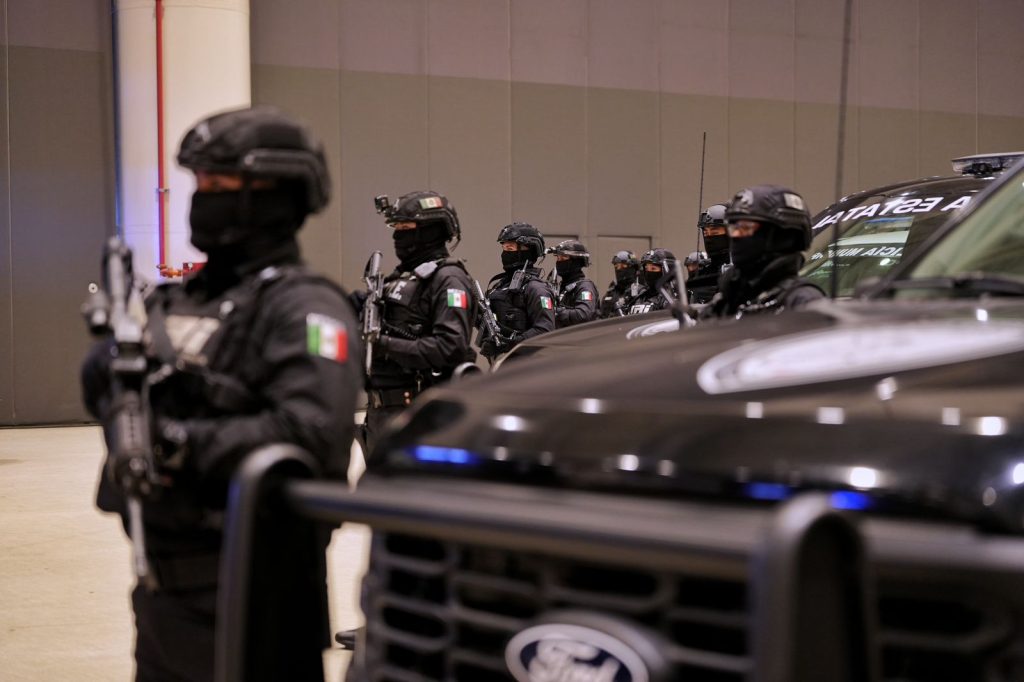 Imagen de Acompaña Felifer Macías al Gobernador en entrega de equipamiento para la seguridad de Querétaro 4