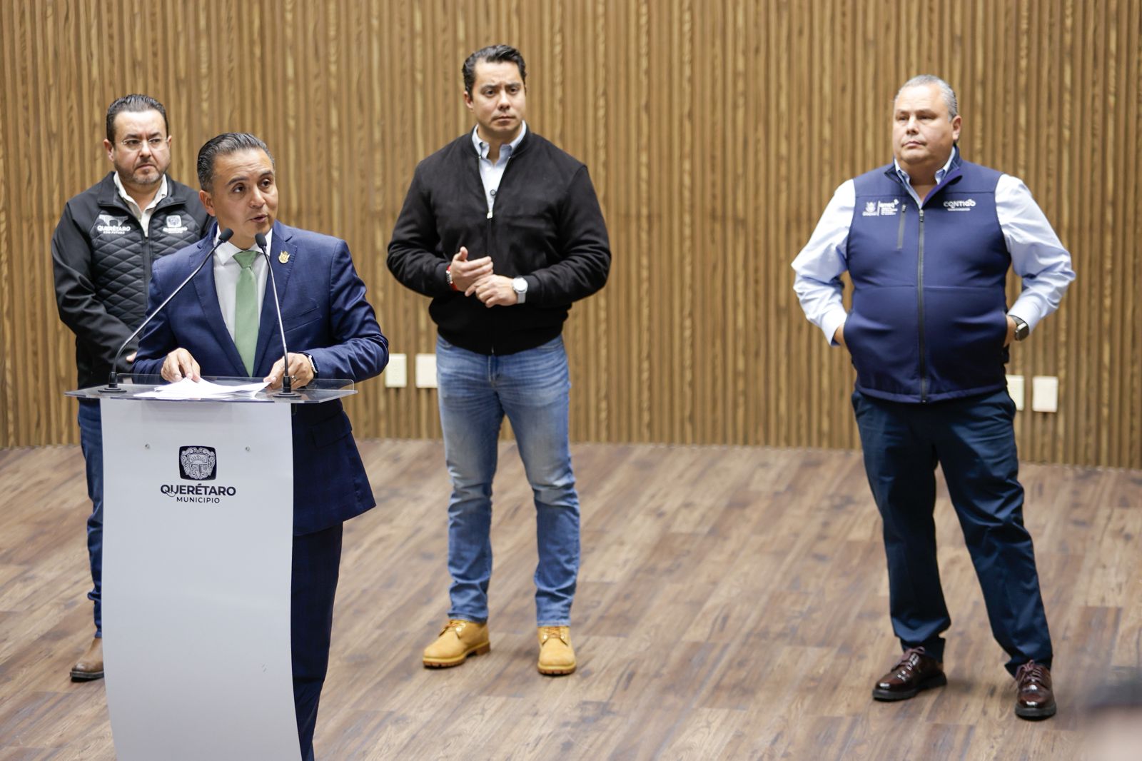 Imagen de Presenta Felifer Macías operativo para reducir afectaciones por inicio de la obra federal del Tren México–Querétaro 2