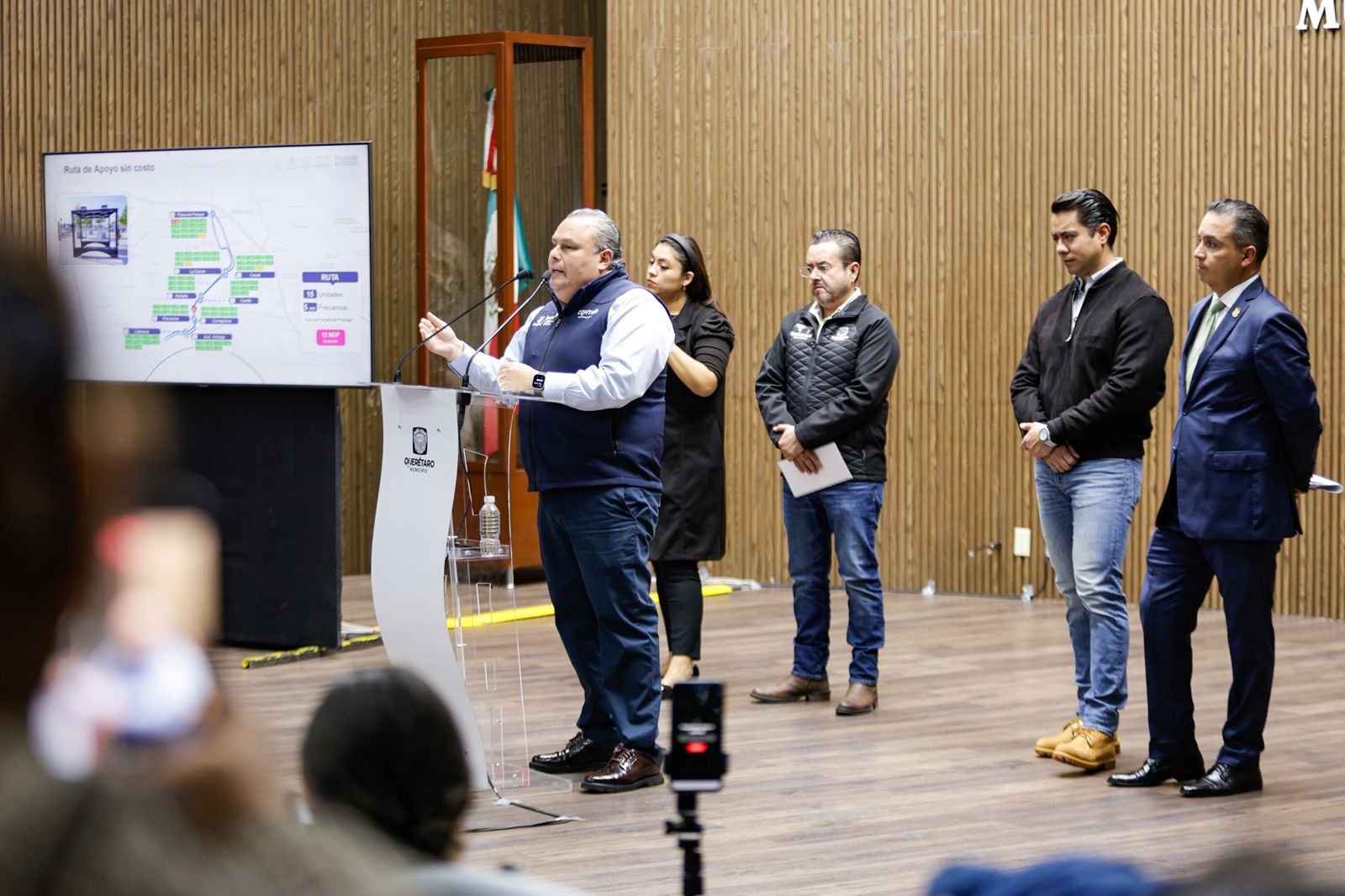 Imagen de Presenta Felifer Macías operativo para reducir afectaciones por inicio de la obra federal del Tren México–Querétaro 1