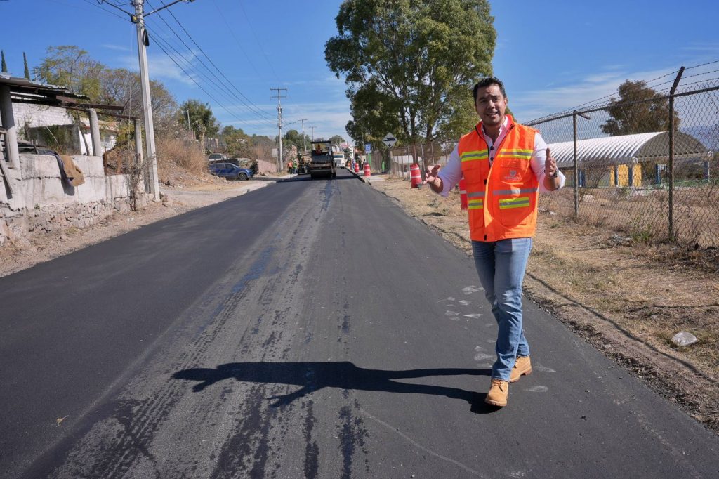 Imagen de Vamos a meter orden en Santa Rosa Jáuregui con caminos dignos: Felifer Macías 10