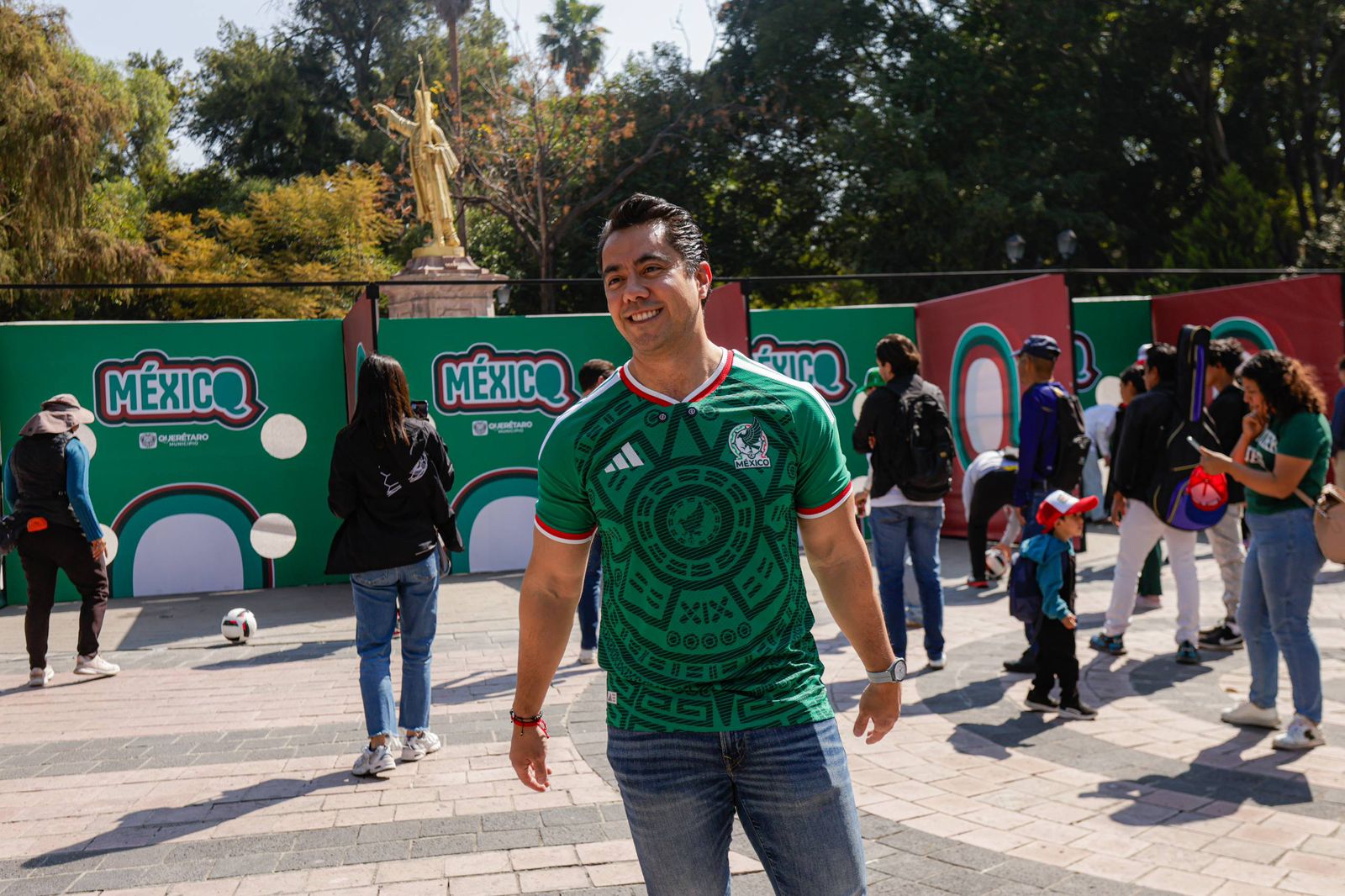 WhatsApp Image 2026-02-16 at 10.07.23 AM (1) Imagen de Acude Felifer Macias a activación en el marco del partido de fútbol México vs. Islandia 3