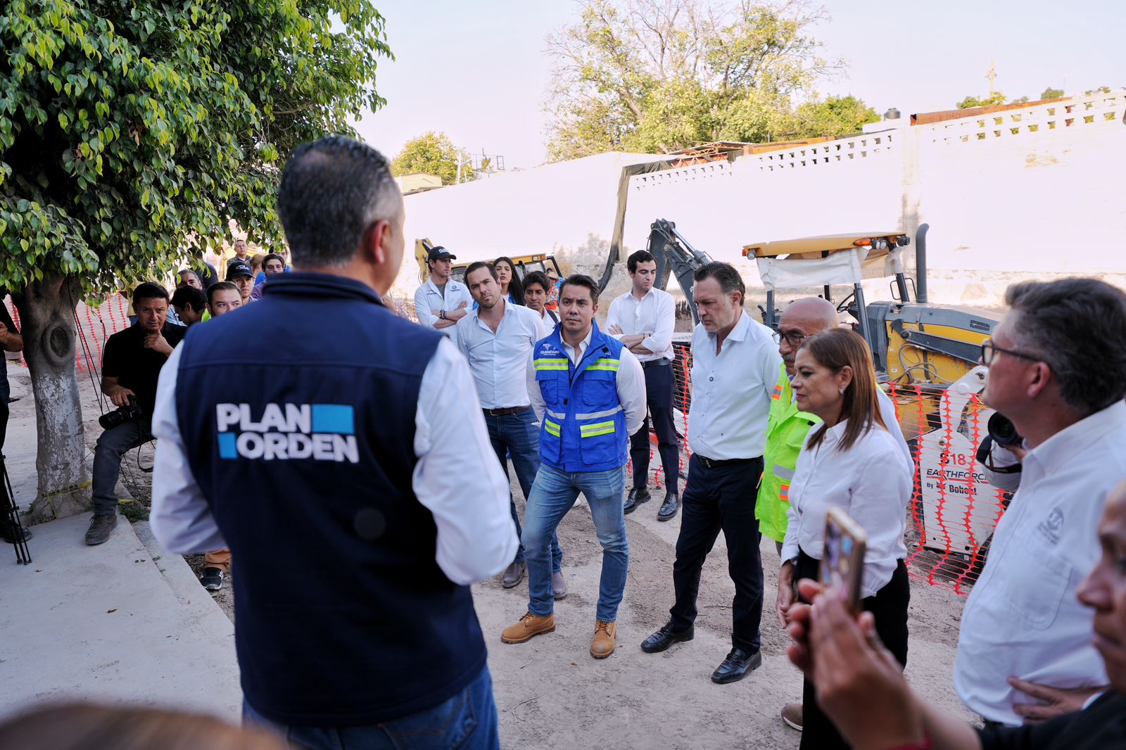 Imagen de Acompaña Felifer Macías al Gobernador a supervisión de obras de control pluvial Menchaca-Peñuelas 10