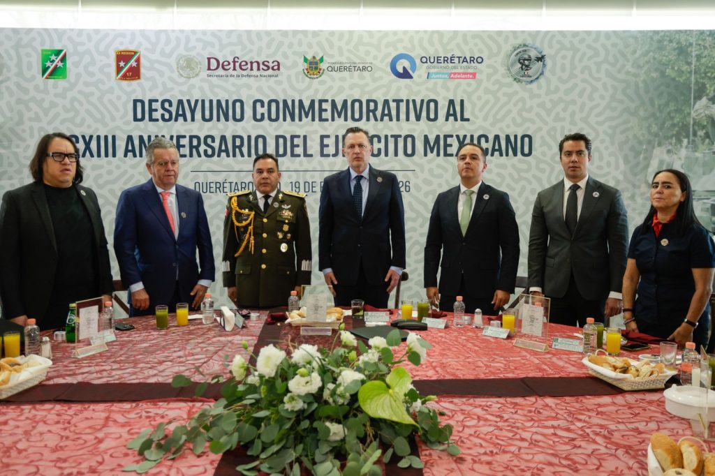 Imagen de Acompaña Felifer Macías al Gobernador en el Desayuno Conmemorativo por el CXIII Aniversario del Ejército Mexicano 6