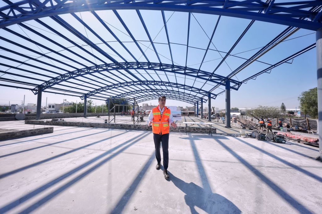 Imagen de Supervisa Felifer Macías obra de Polideportivo en Santa María Magdalena y anuncia inversión en vialidades 18