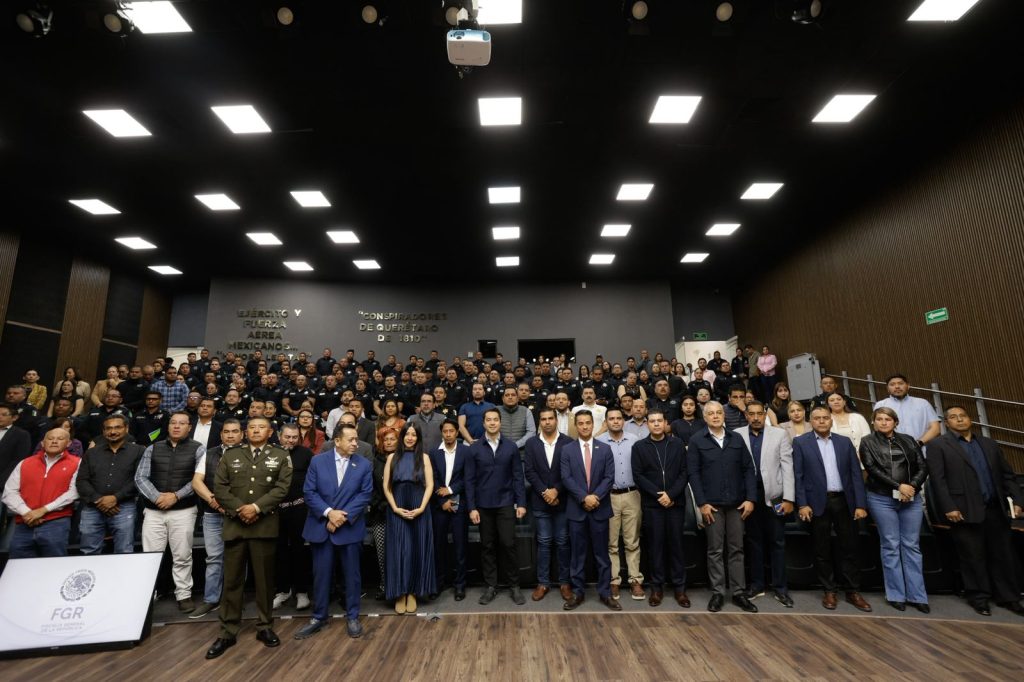 Imagen de Encabeza Felifer Macías conversatorio para fortalecer la seguridad en Querétaro 22