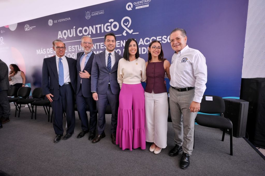 Imagen de Asiste Felifer Macías a la inauguración del Laboratorio de Realidad Inmersiva en la UTEQ 6