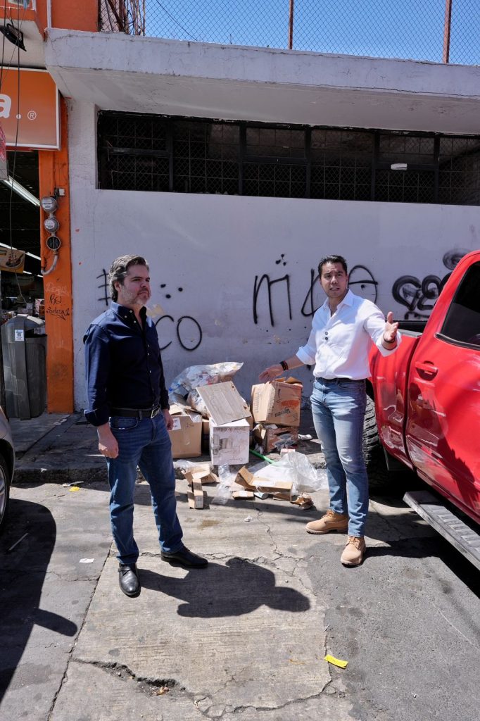 Imagen de Refuerza Felifer Macías el orden y la limpieza en las calles de Querétaro 20