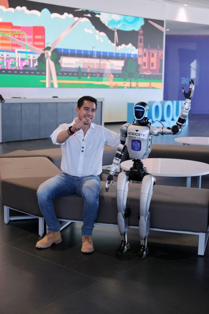 Imagen de Destaca Felifer Macías innovación tecnológica que se desarrolla en Querétaro 16