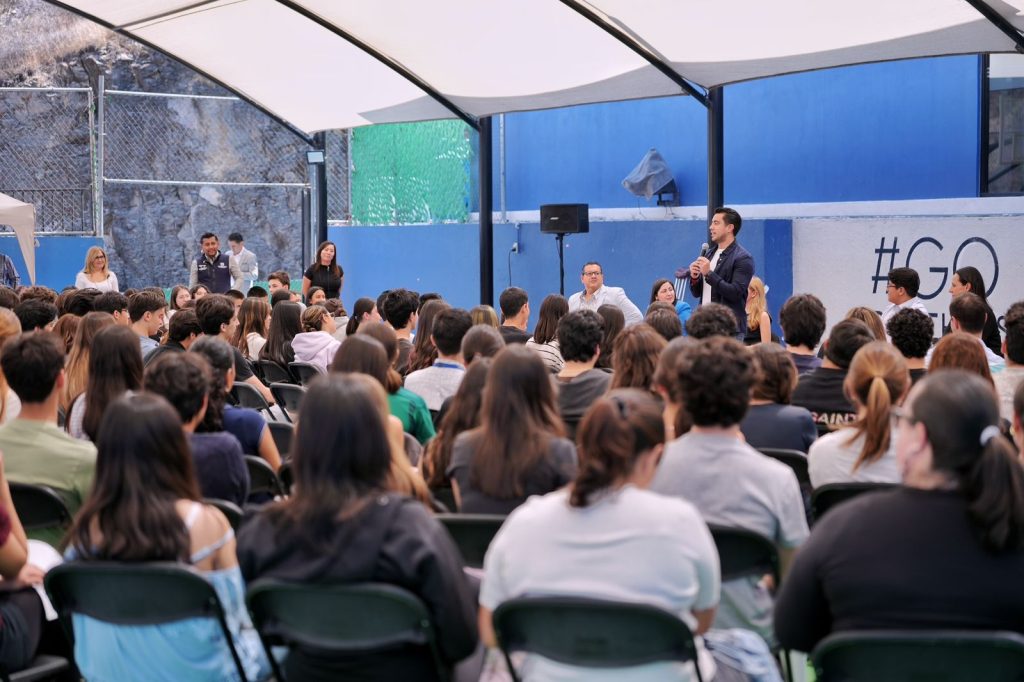 Imagen de Dialoga Felifer con estudiantes del Instituto Thomas Jefferson 8