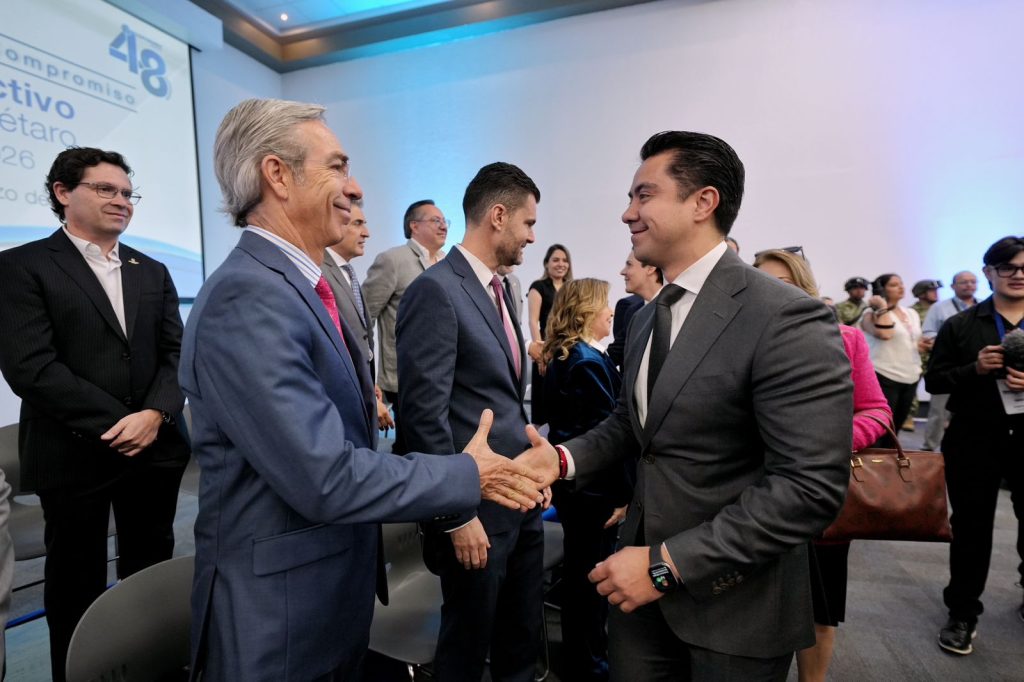 Imagen de Acude Felifer Macías a la toma de protesta del Consejo Directivo de COPARMEX 14