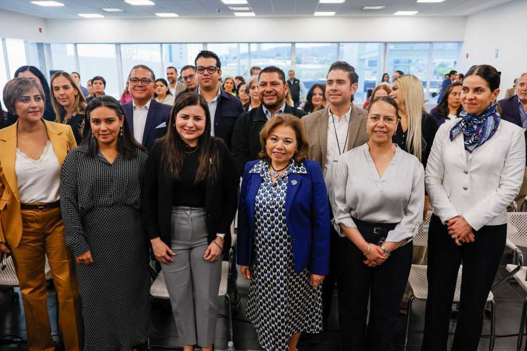 Imagen de Destaca Felifer Macías resultados y fortalece políticas públicas para el desarrollo de familias en Querétaro 20