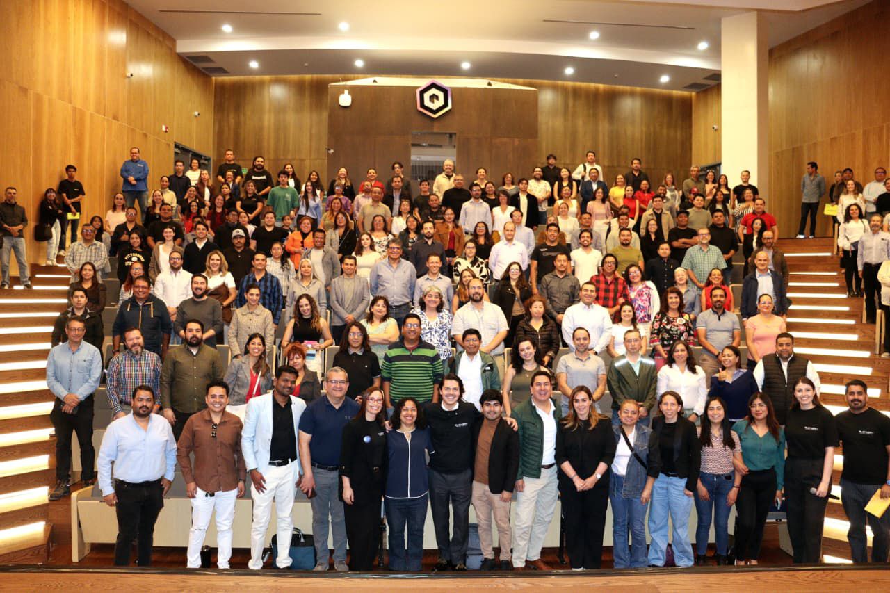 WhatsApp Image 2026-03-27 at 9.55.52 AM (4) Imagen de Fortalece Felifer Macías el emprendimiento con la cuarta generación de BLOQUERS 2