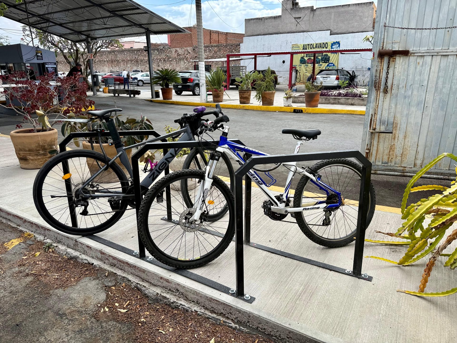 Imagen de Habilita Felifer Macías biciestacionamientos en estacionamientos públicos del Centro Histórico 1