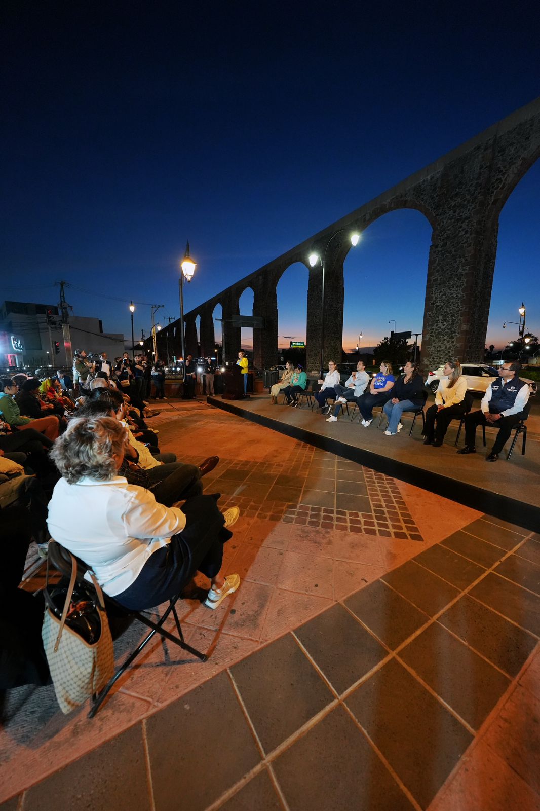 WhatsApp Image 2026-04-07 at 11.14.15 AM (4) Imagen de Encabeza Felifer Macías encendido de los Arcos por la concientización del autismo 4