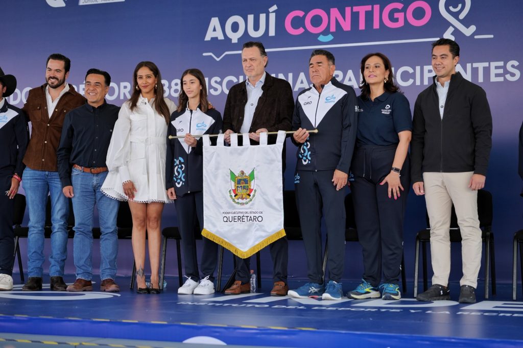 Imagen de Participa Felifer Macías en el abanderamiento de la selección estatal de Querétaro que participará en la Olimpiada Nacional CONADE 2026 18