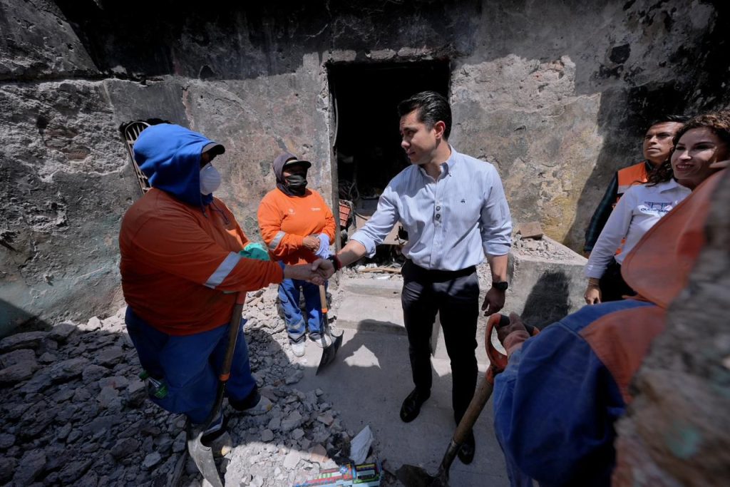 Imagen de Encabeza Felifer Macías intervención en inmueble de la colonia España 24