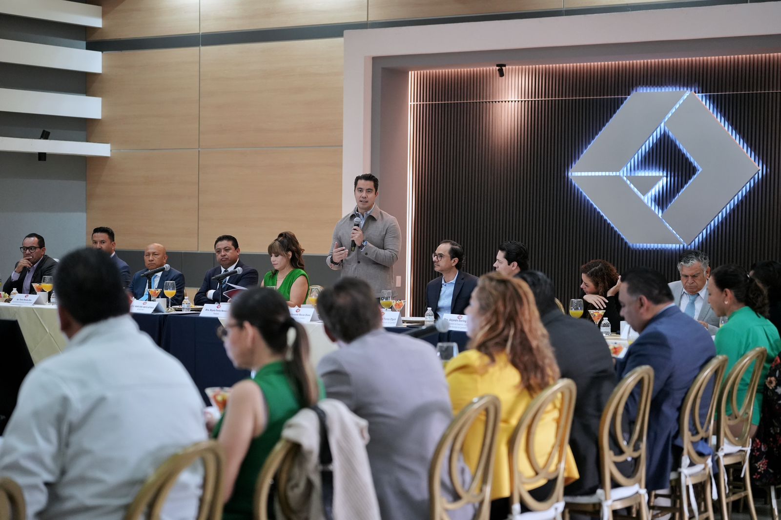 WhatsApp Image 2026-04-15 at 3.51.01 PM Imagen de Asiste Felifer Macías a la VI Asamblea Ordinaria de la FECAPEQ 3