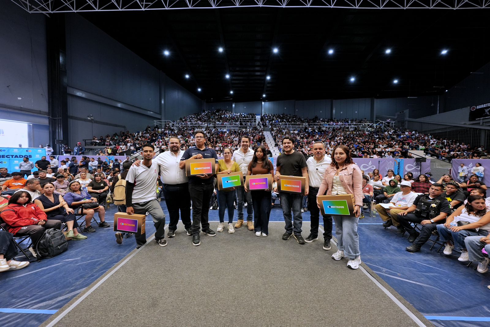 Imagen de “Si queremos jóvenes preparados, había que apostar por entregar computadoras”: Felifer Macías 7