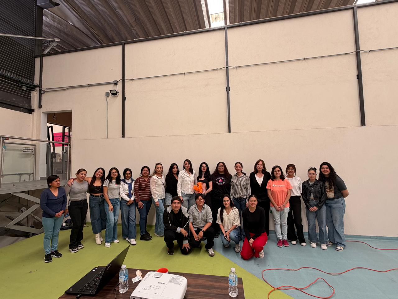 Imagen de Fortalece Felifer Macías el Centro de Empoderamiento para ampliar oportunidades para las mujeres 3