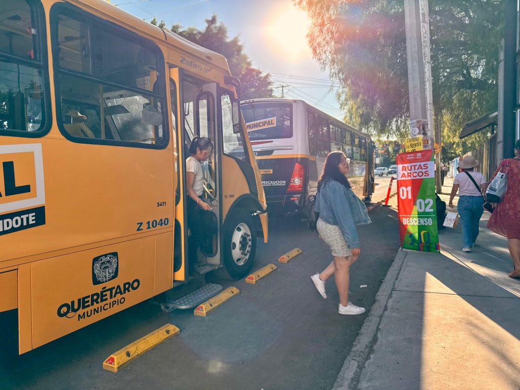 Imagen de Transporte gratuito trasladó a más de 3 mil personas a celebración por los 300 años del Acueducto 8