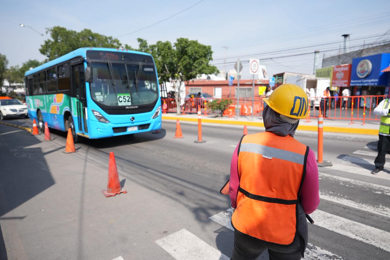 WhatsApp Image 2026-04-27 at 9.38.55 AM (4) Imagen de Refuerza Felifer Macías operativo vial en Corregidora Norte por obra del Tren México–Querétaro 1