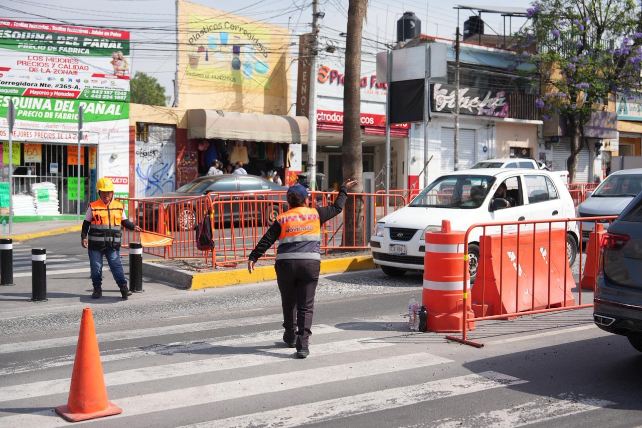 WhatsApp Image 2026-04-27 at 9.38.56 AM (1) Imagen de Refuerza Felifer Macías operativo vial en Corregidora Norte por obra del Tren México–Querétaro 2