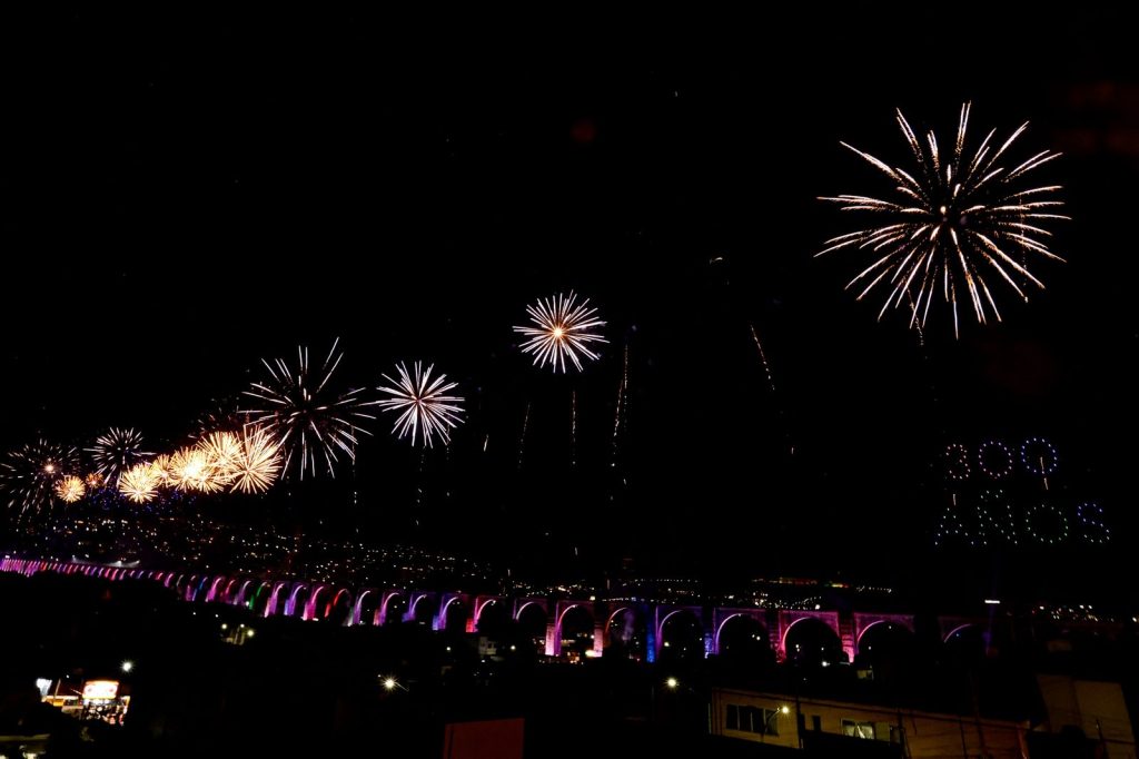 Imagen de Asiste Felifer Macías al Aniversario 300 de los Arcos de Querétaro 16