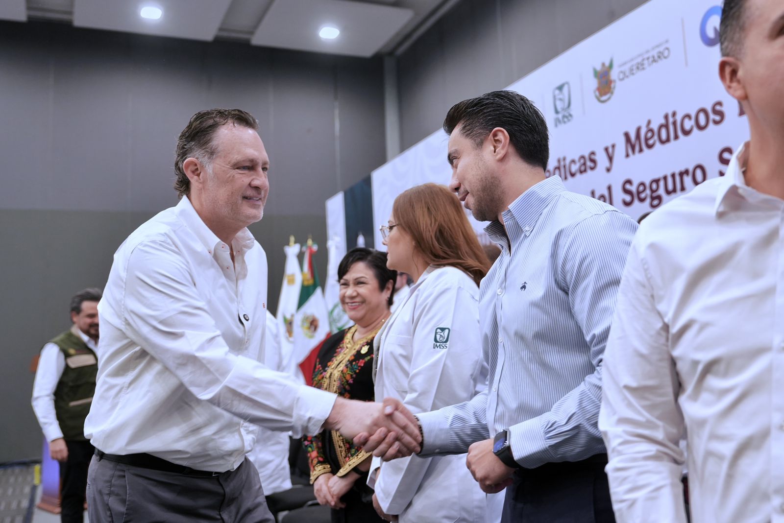 Imagen de Acompaña Felifer Macías al gobernador a la bienvenida a médicas y médicos especialistas al IMSS en el Estado de Querétaro 2