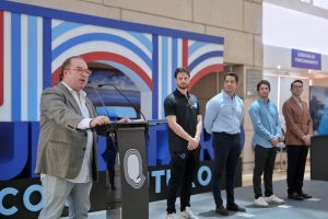Imagen de Realiza Felifer Macías encuentro con el equipo profesional de fútbol americano Gallos Negros 49