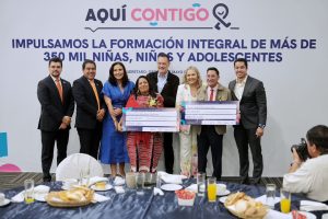 Imagen de Reconoce Felifer Macías la labor de los maestros para formar mejores generaciones 45