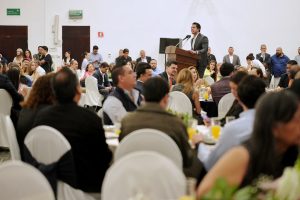 Imagen de Reconoce Felifer Macías la labor de los maestros para formar mejores generaciones 47