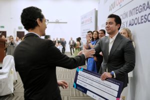 Imagen de Reconoce Felifer Macías la labor de los maestros para formar mejores generaciones 48