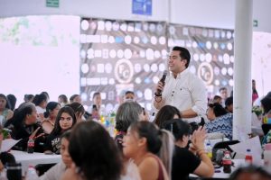 Imagen de Refrenda Felifer Macías su respaldo al comercio establecido 21
