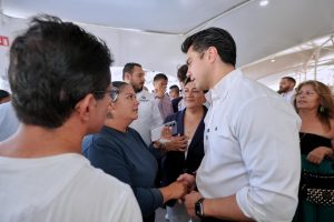 Imagen de Refrenda Felifer Macías su respaldo al comercio establecido 26