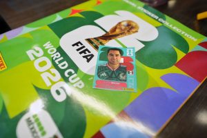 Imagen de Asiste Felifer Macías al intercambio de estampas de la Copa del Mundo 2026 49
