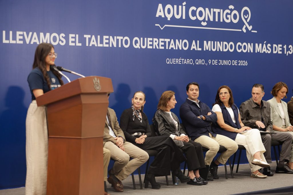 Imagen de Asiste Felifer Macías al abanderamiento de estudiantes del programa Contigo Beca Embajadores 2026 10