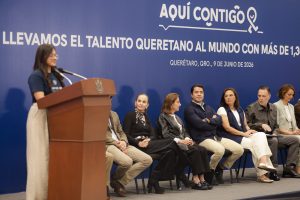 Imagen de Asiste Felifer Macías al abanderamiento de estudiantes del programa Contigo Beca Embajadores 2026 8