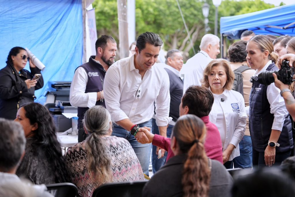 Imagen de Fomenta Felifer Macías la atención ciudadana con Alcalde en Acción 4