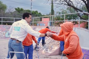 Imagen de Más de 370 mil metros cuadrados de graffiti borrados para mantener el orden y la imagen urbana de Querétaro 1