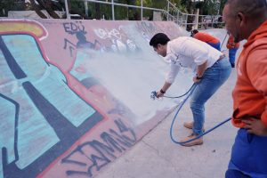Imagen de Más de 370 mil metros cuadrados de graffiti borrados para mantener el orden y la imagen urbana de Querétaro 2