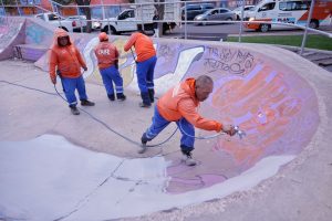 Imagen de Más de 370 mil metros cuadrados de graffiti borrados para mantener el orden y la imagen urbana de Querétaro 3
